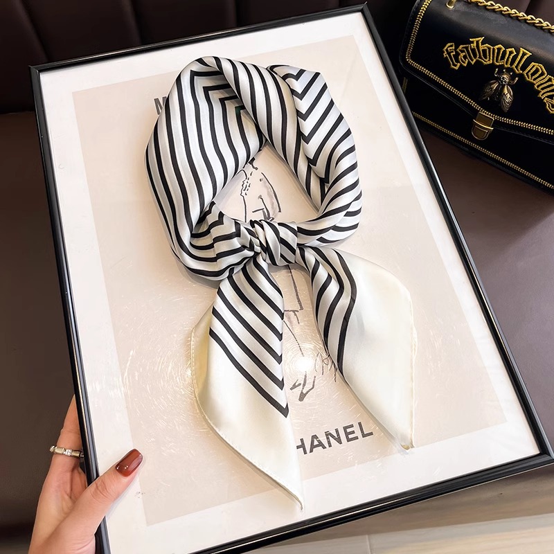 Bufanda de seda a rayas en blanco y negro para mujer primavera y otoño con una pequeña camisa cuadrada protector de cuello babero profesional bufanda de gasa fina