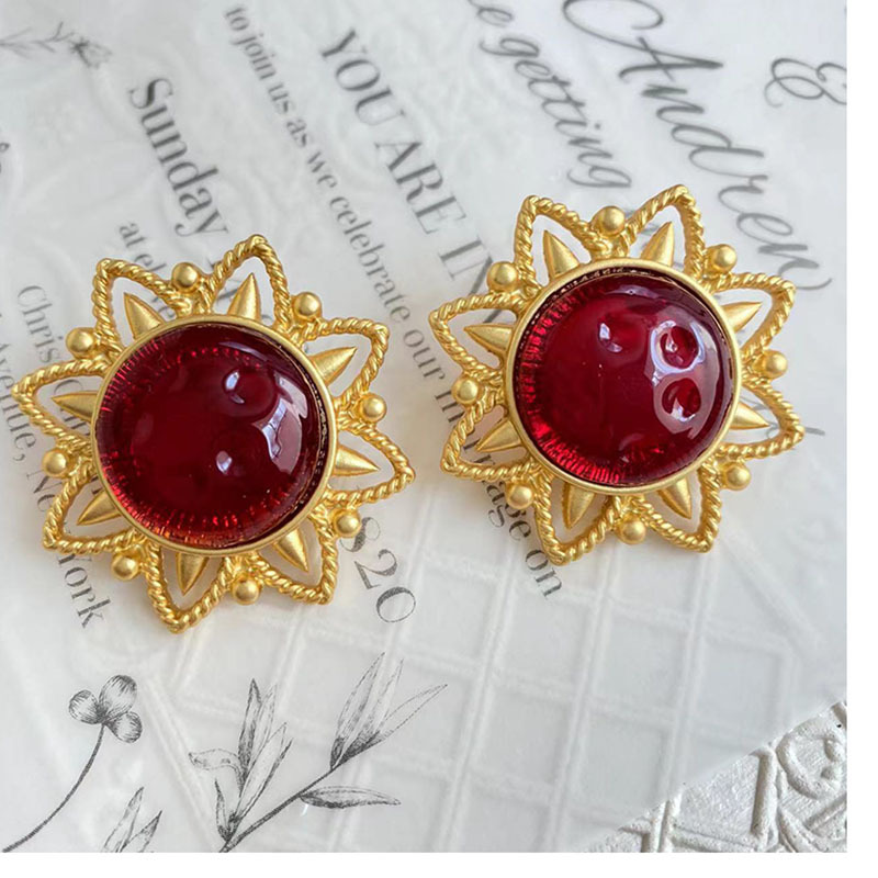 Alloy Material 1 Pair Retro Flower Alloy Plating Artificial Gemstones Women's Ear Studs