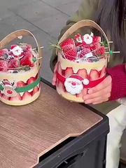 Hollywood Christmas Strawberry Cake Drum 5-inch/4-inch Cake Box Round Transparent Handheld Bucket Hug Bucket Cake Cup