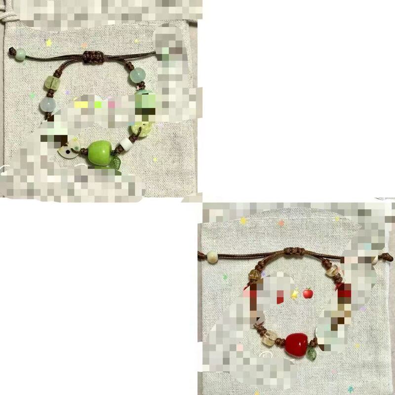 The Green Apple Bracelet Looks Cool and Is Super Suitable for Summer. the Button Beaded Bracelet Is Suitable for Good-Looking Students