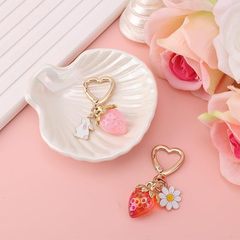 新しいアマゾンの熱い販売のイチゴのハート型のキーホルダーのフルセットのネットの赤いウサギの掛け物は花を包んでアクセサリーの掛け物を配合します。