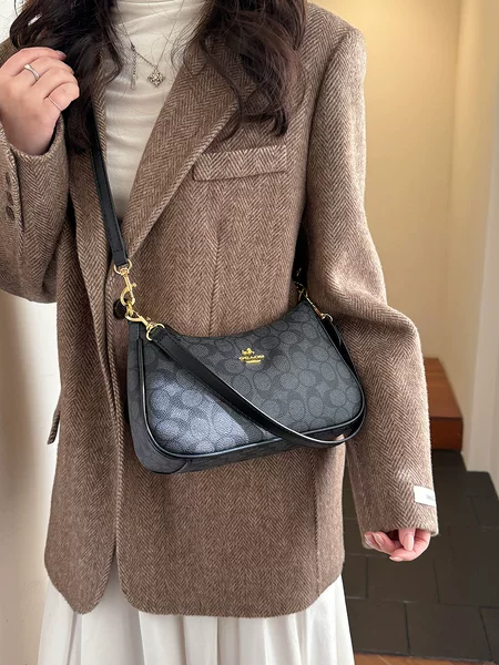 2025 New Model Crescent Bag Original Coach Women's Underarm Bag Fashion Shoulder Handbag Crossbody Mahjong Bag Bags