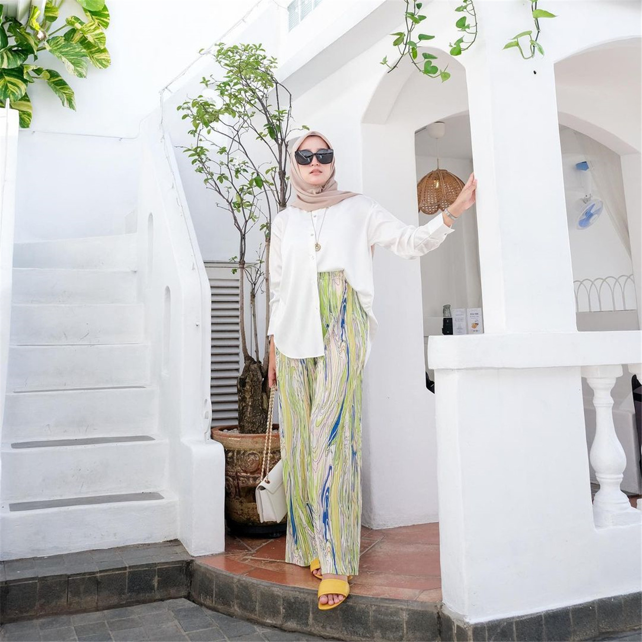 I nuovi pantaloni larghi a gamba larga da donna sono pantaloni indonesiani malesi slim e pieghettati tinti in cravatta._voghion.com