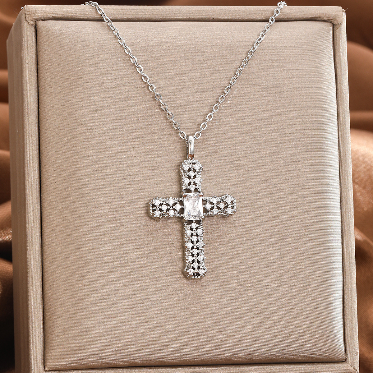 Brand classic pendant