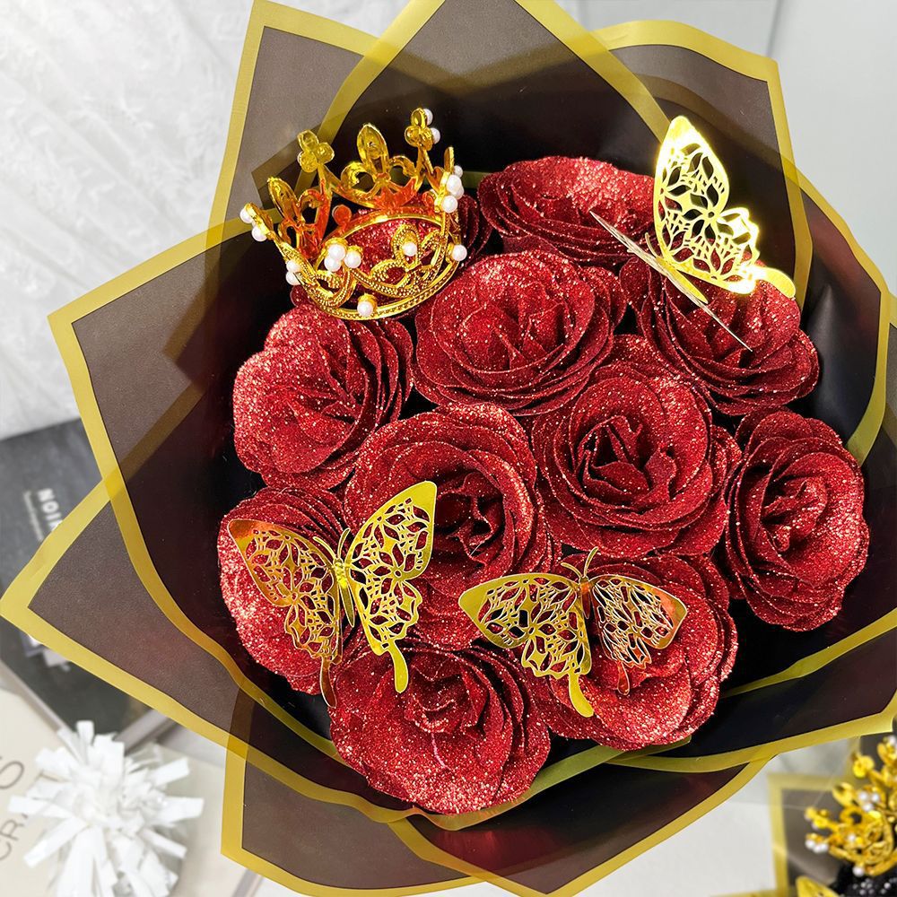 Buquê de rosas douradas de natal com coroa de borboleta presente_voghion.com