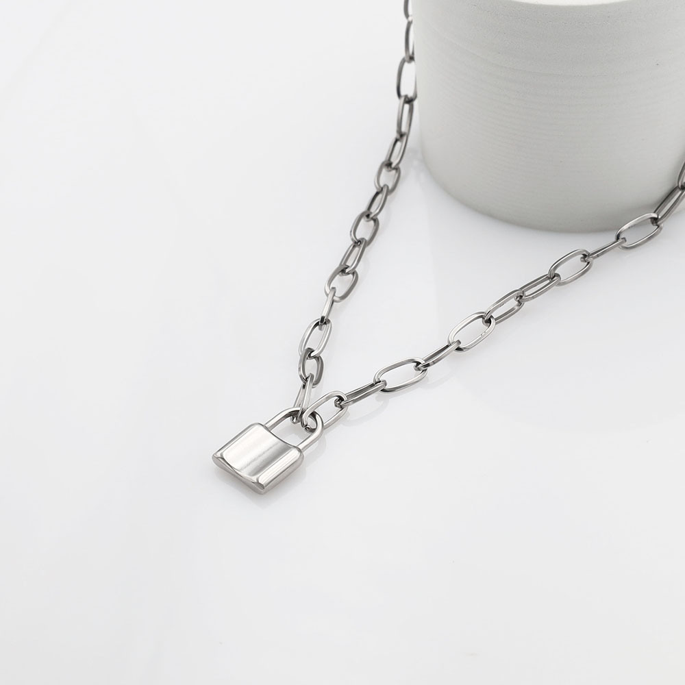 Transfronterizo europeo y americano Venta caliente vintage titanio acero cerradura colgante collar femenino punk estilo temperamento grueso cadena joyería 18K oro