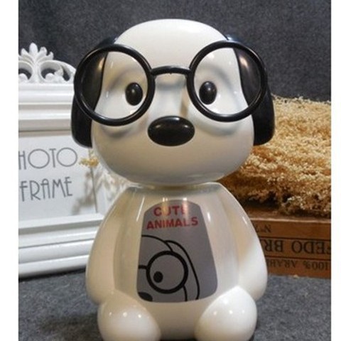 Glasses, table lamp