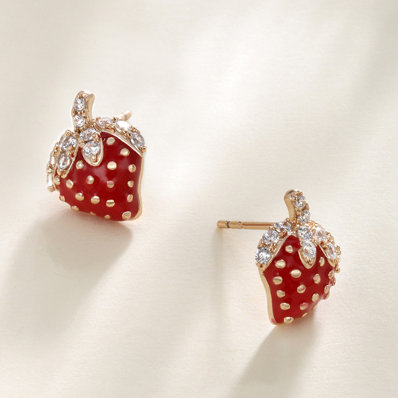 Xuping red Strawberry Nail Fashion temperament Senior sense nicho Orejeras japonesas y coreanas dulces y encantadoras pendientes de estudiantes mujeres