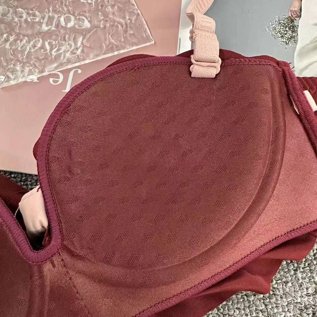 Nuevo estilo de verano brillante sin marcas cómodas ropa interior brillante sexy desnudo sujetador contra el pecho contra la caída del sujetador