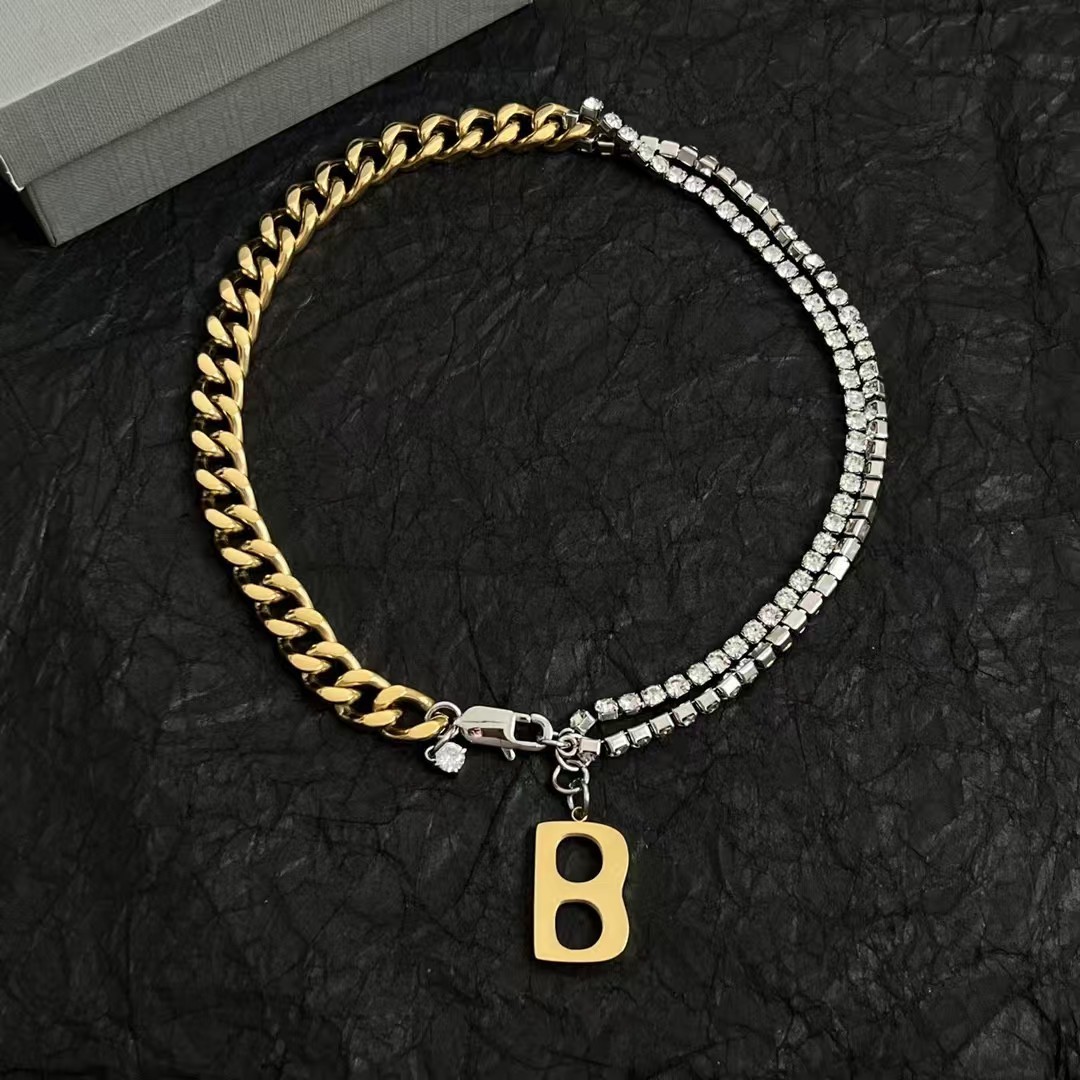 Collana con lettera b personalizzata e strass brillanti donna_voghion.com