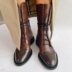 クロスボーダーの新型の大きいサイズの女性の靴の英倫飛の秋冬の新商品の平とレジャーの靴のひもはショートブーツをつなぎ合わせます。