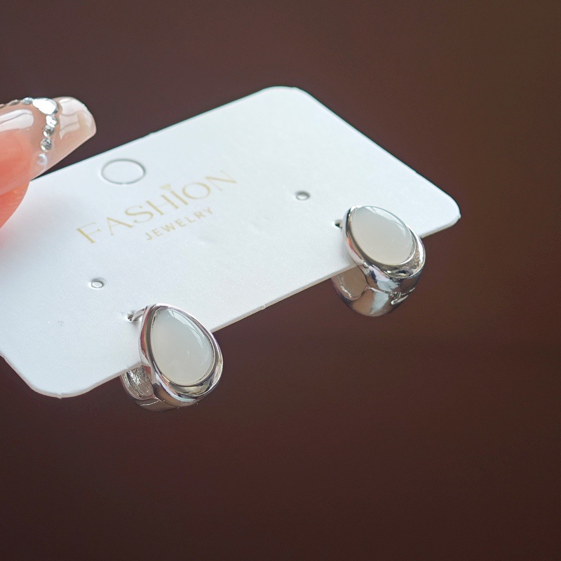 [Productos de cobre] Nuevos productos French Retro Premium Sensación Orejas de doble cara con gotas de agua Pendientes de todo fósforo de moda Mujeres