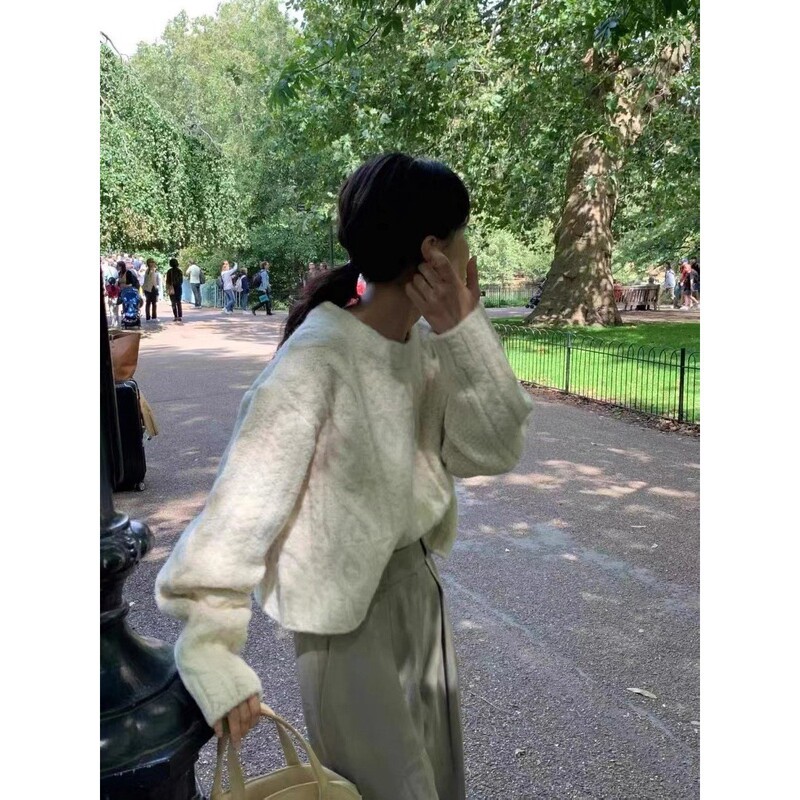 Now the New 2025 Autumn and Winter Collection from Korean Designer Over*Ake: a Vintage Heavy-Duty Thick Knit Sweater with a Cable Pattern