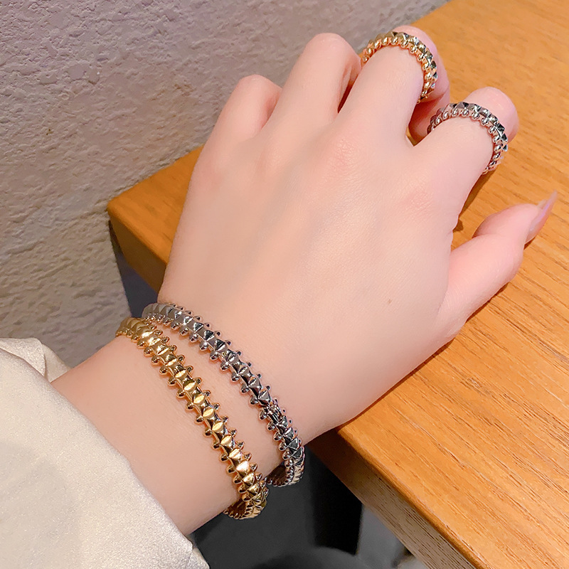 High-End K Gold Rivet Bracelet Electroplated Copper Material Bracelet Niche Fashion High-End Design Bracelet