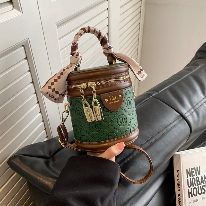 Niche Design Bags for Women 2025 New Trendy Fashion Texture Portable Bucket Bag Versatile Niche Single Shoulder Crossbody Bag