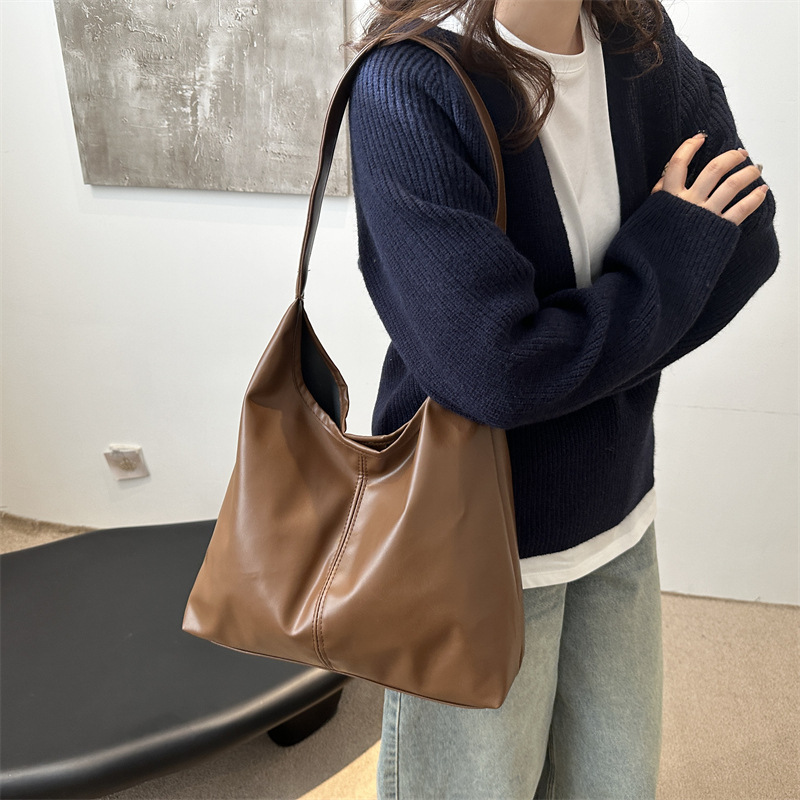 Bolsa de mujer de gran capacidad, textura de 2024, nueva moda simple, bolsa de hombro universal, bolsa de brazo de viaje de color.