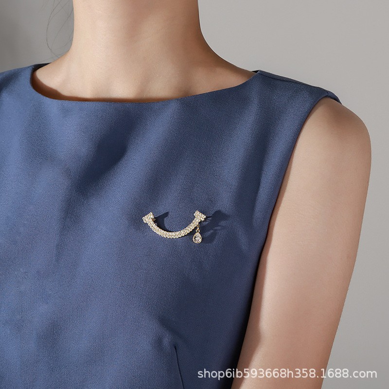 미니 귀여운 안티 러닝 라이트 버클 틈새 브로치 여성용 핀 고정 의류 장식 칼라 핀 절묘한 라인스톤 아티팩트