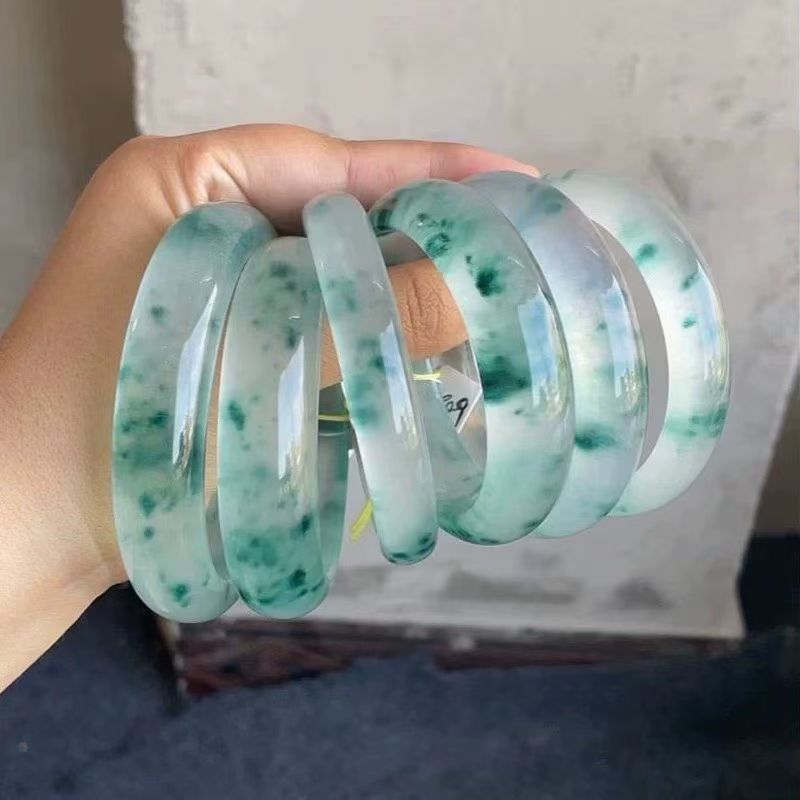 Nhà sản xuất bán buôn vòng tay đá ngọc bích giả hình hoa nổi, vòng tay đá ngọc rồng giả, vòng tay đá ngọc bích màu ngọc lục bảo, quà tặng khuyến mãi