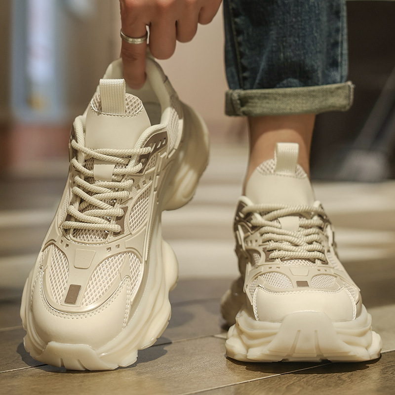Zapatos de hombre verano nuevo casual todo-fósforo celebridades de Internet aumentan la tendencia de los hombres corriendo deportes antideslizantes pequeños zapatos de moda de papá blanco