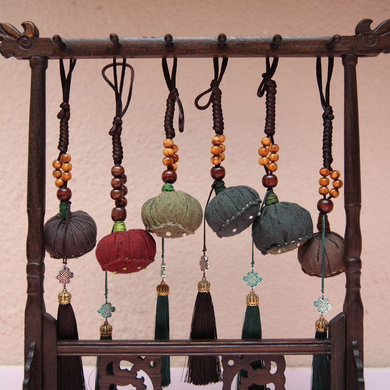 Bordado DIY hecho a mano patchwork bolsita colgante Lu bordado loto decoración del coche Regalo De vacaciones collar bolsita colgante