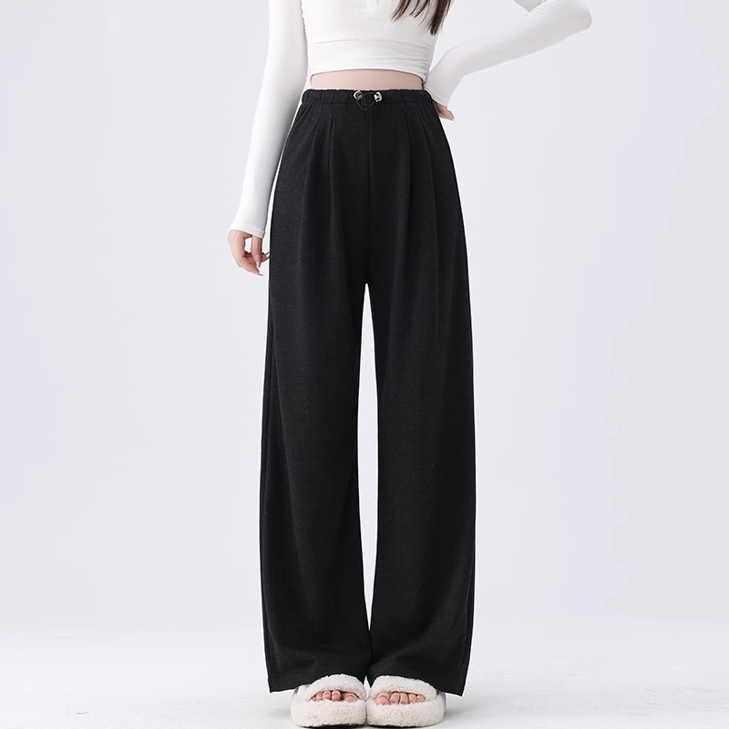 Black spring and autumn style [covers the flesh and makes you look slimmer without tightening the belly]