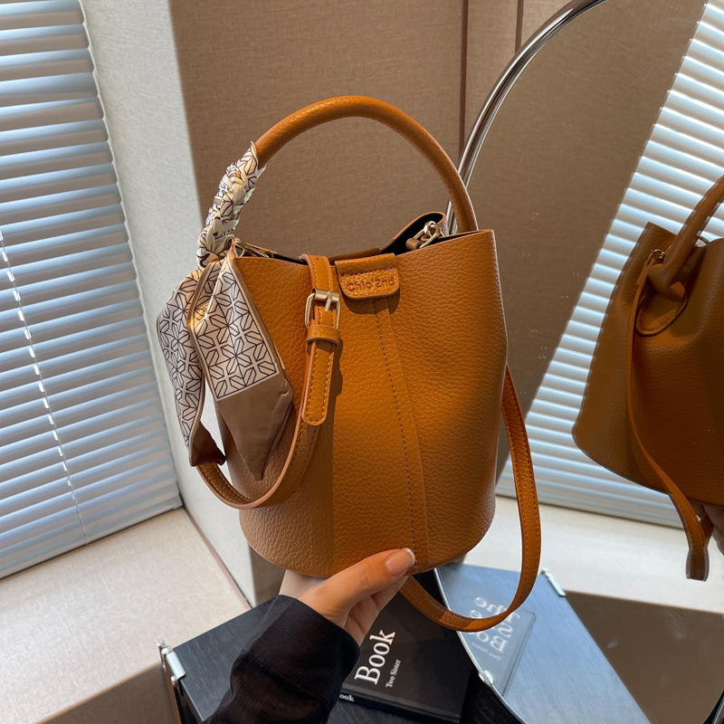 Borsa a secchiello donna elegante a spalla e a tracolla_voghion.com