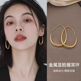 项链;耳环;耳钉