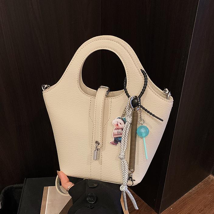 Comercio exterior explosivo bolso de cubo de mano 2025 nuevo estilo de moda universal bolso de hombro de nicho diseño de alta sensación bolso de mochila