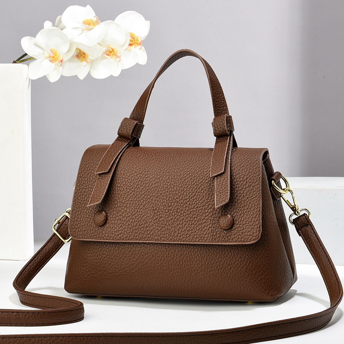 Bolso bandolera imprescindible para niñas ligeras Bolso bandolera de mujer Bolso diagonal de silla de montar 2025 Bolso diagonal de nueva moda Pequeño