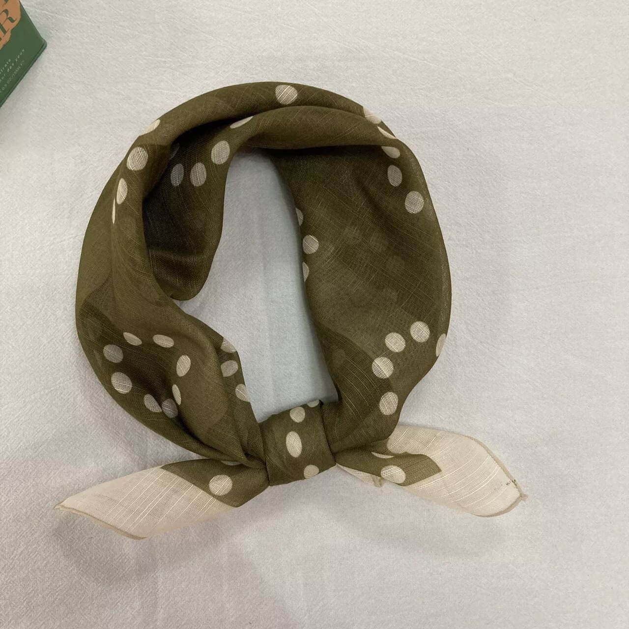 녹색 회색 점 25개