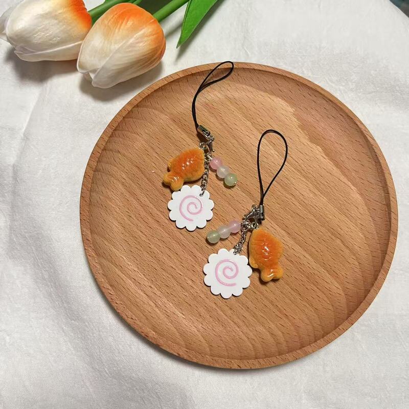 Original Exquisite and Cute Japanese-Style Fish-Shaped Pendant, Small Fish Keychain with Heart Beads, Phone Charm, Small Fish Accessory