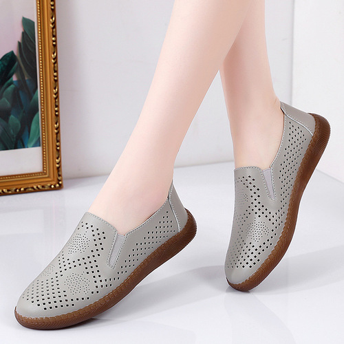 Women's Summer Hollow-out Flat Genuine Leather Shoes, Soft Sole, Versatile, for Middle-aged and Elderly Mothers, One-Piece Hole Shoes, Sandals