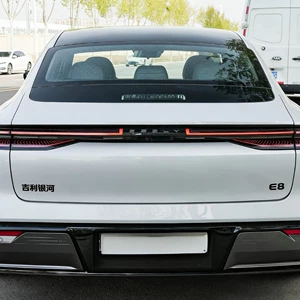 Geely Galaxy E8 arxa emblemi stikeri, qaraldılmış, zərərsiz quraşdırma