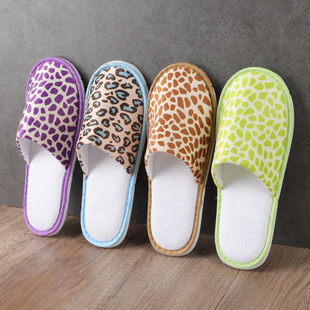 Hotel Disposable Slippers Leopard Print Pattern Four-Season Slippers for Men and Women Super Soft Non-Slip Travel Home Hospitality Slippers