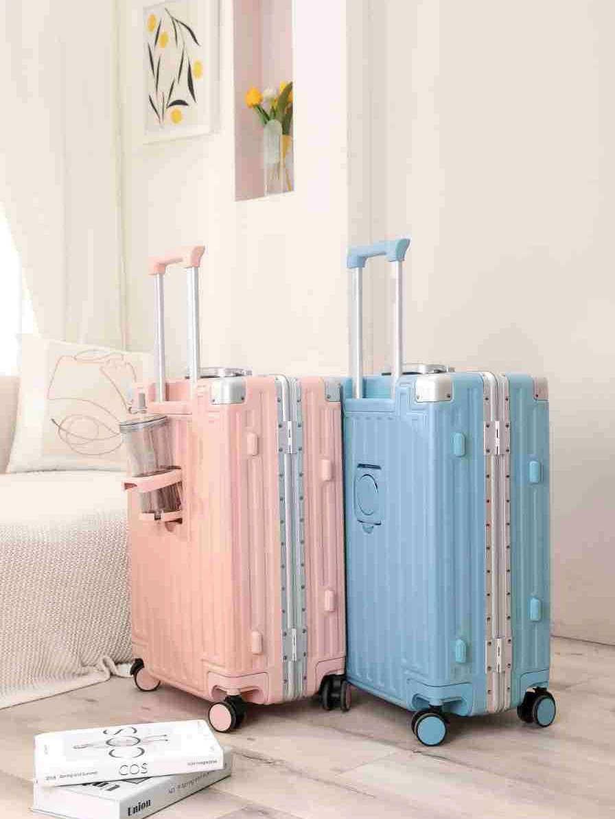 Lee Suitcase, glass holder, 20 inch