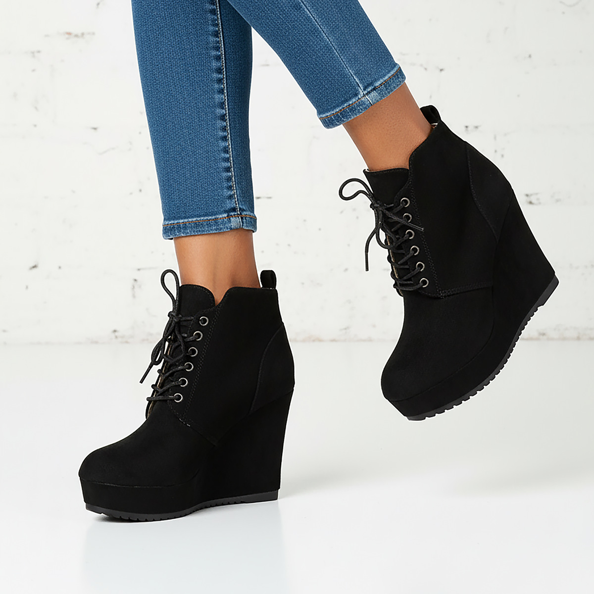 外贸跨境2025大码坡跟短靴冬季加绒保暖系带时尚欧美坡跟马丁靴女