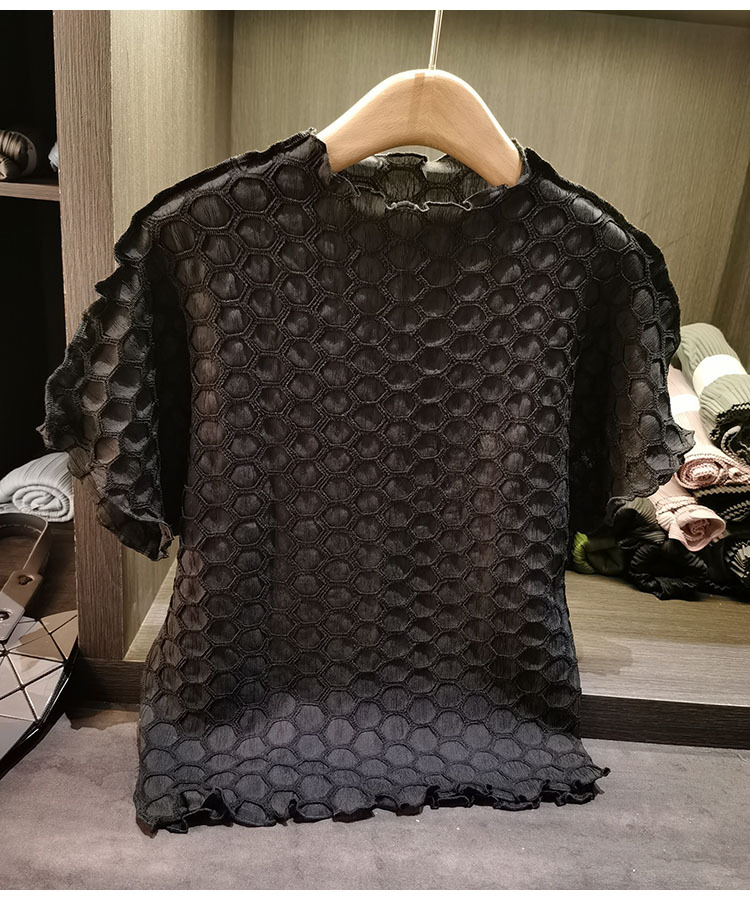Áo thun nữ tay ngắn cổ tròn chất liệu cotton phối họa tiết ép hoa nhăn — màu đen, xanh lam, màu trắng, màu kaki chi tiết 10