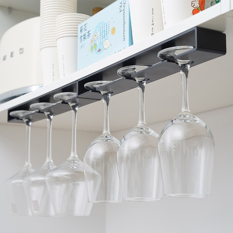 リビングキッチンの穴を開けない高足杯ワイングラス吊り下げ棚|undefined