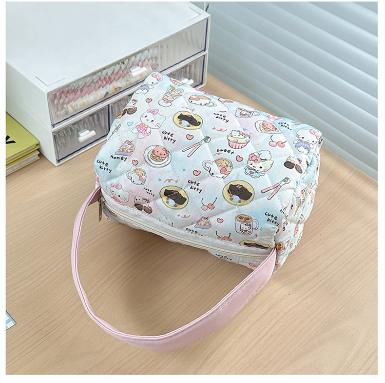 Japanese-style cartoon cat makeup bag with high appearance standards, a three-dimensional large-capacity travel storage bag for girls to wash up when going out, a trendy hand undefined