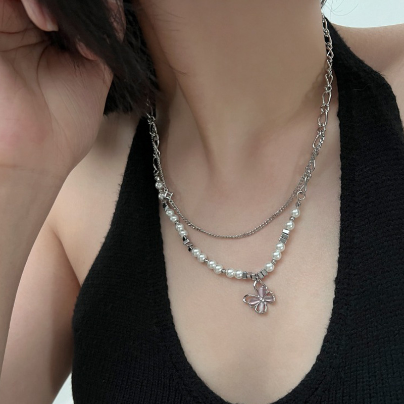 Fuchsia necklace pearl