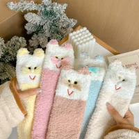 Новые осенне-зимние женские носки из кораллового бархата, милые мультяшные кошки, домашние теплые носки, носки до середины икры на флисовой подкладке для сна.