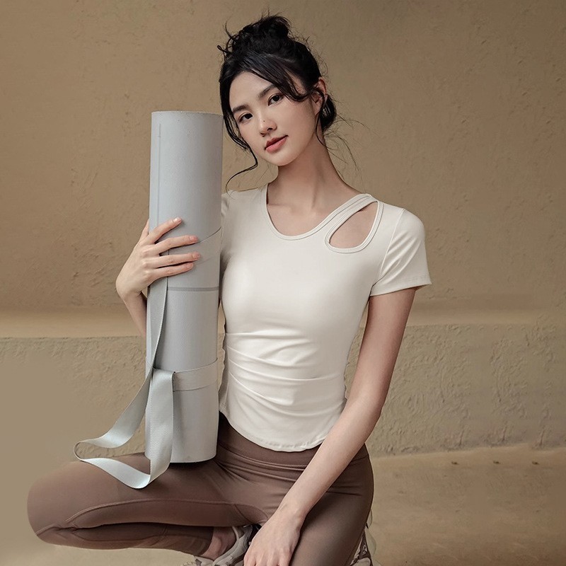 Naked skin-friendly spring new short-sleeved sports fitness Pilates yoga suit top with chest pad high-end T-shirt