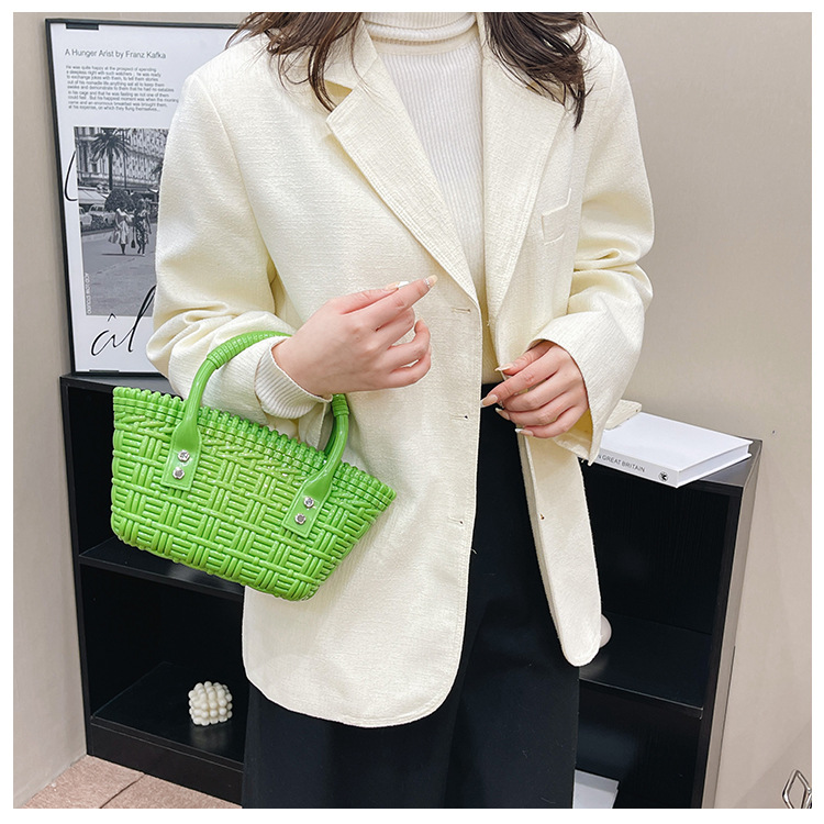 2025 New trendy and versatile crossbody mini vegetable basket jelly bag, fashionable hand-held woven bag, mini tote women's bag undefined