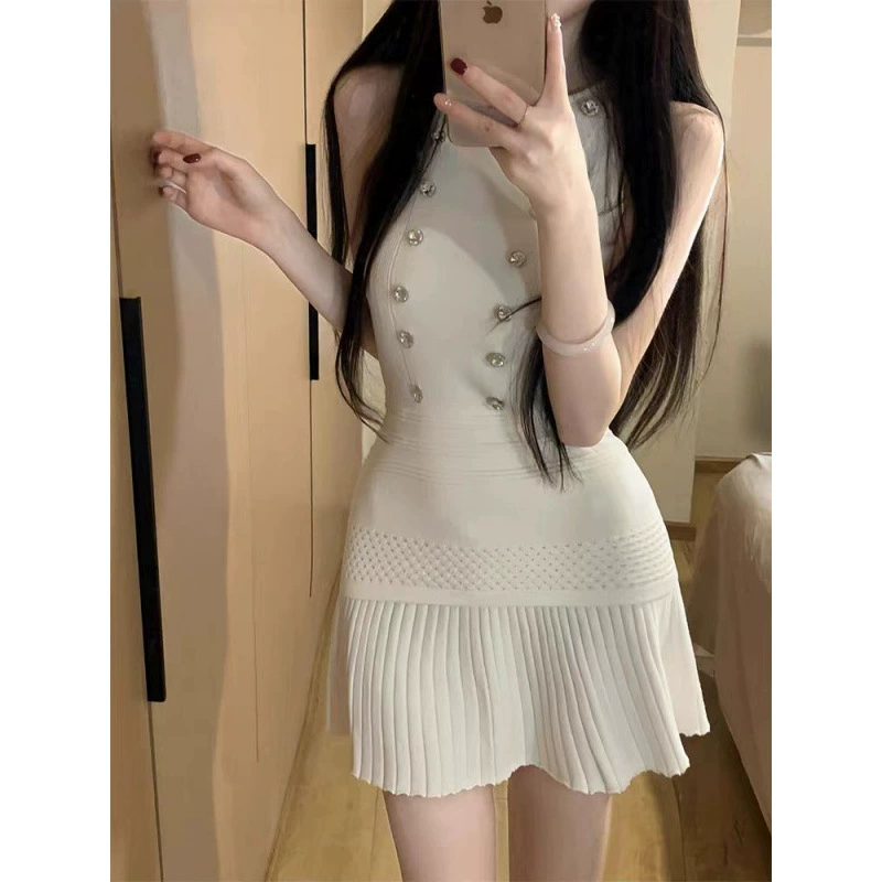 Модный костюм со стразами, белая облегающая майка, женская летняя плиссированная юбка, элитный комплект из двух предметов.