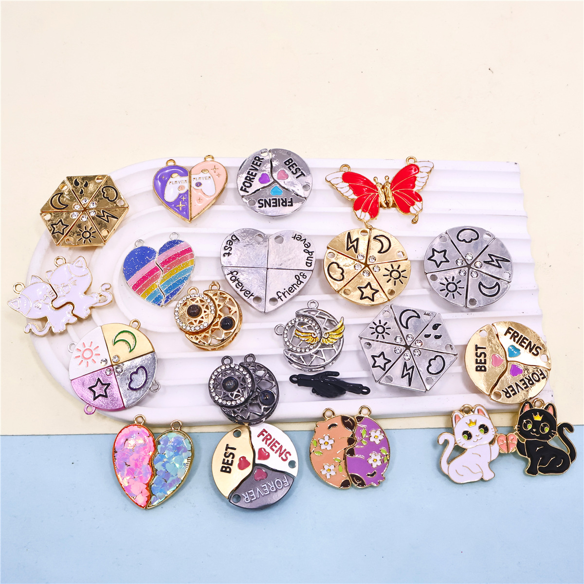 New cross-border magnetic heart-shaped animal pendant necklace set, two or three-piece set of alloy accessories for good friends