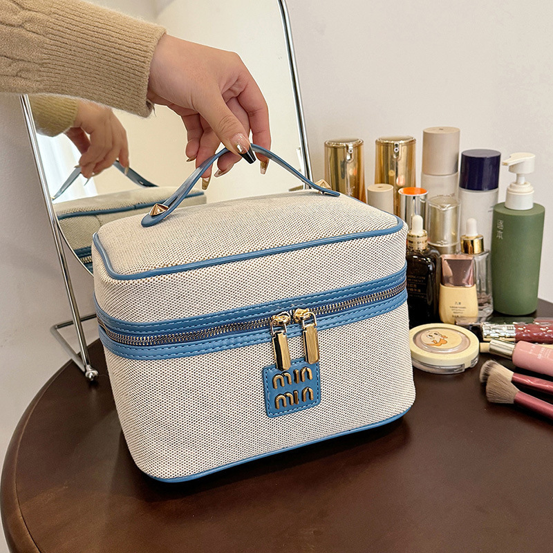 Bolso de maquillaje cuadrado azul