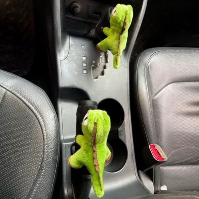 Little Dinosaur Car Gear Shift Cover, Gear Lever Protective Cover, Manual and Automatic Gear Cover, Universal Cute Handbrake Cover Set (Sürətlər qutusu və əl tormozu başlıqları) - green-dinosaur-black-short-velvet-gear-cover-handbrake-cover