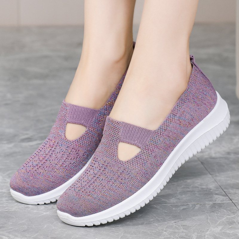 Viejos zapatos de tela de Beijing para mujeres mayores zapatos de verano ligeros suaves de mediana edad y ancianos zapatos de abuela cómodos transpirables un cabello