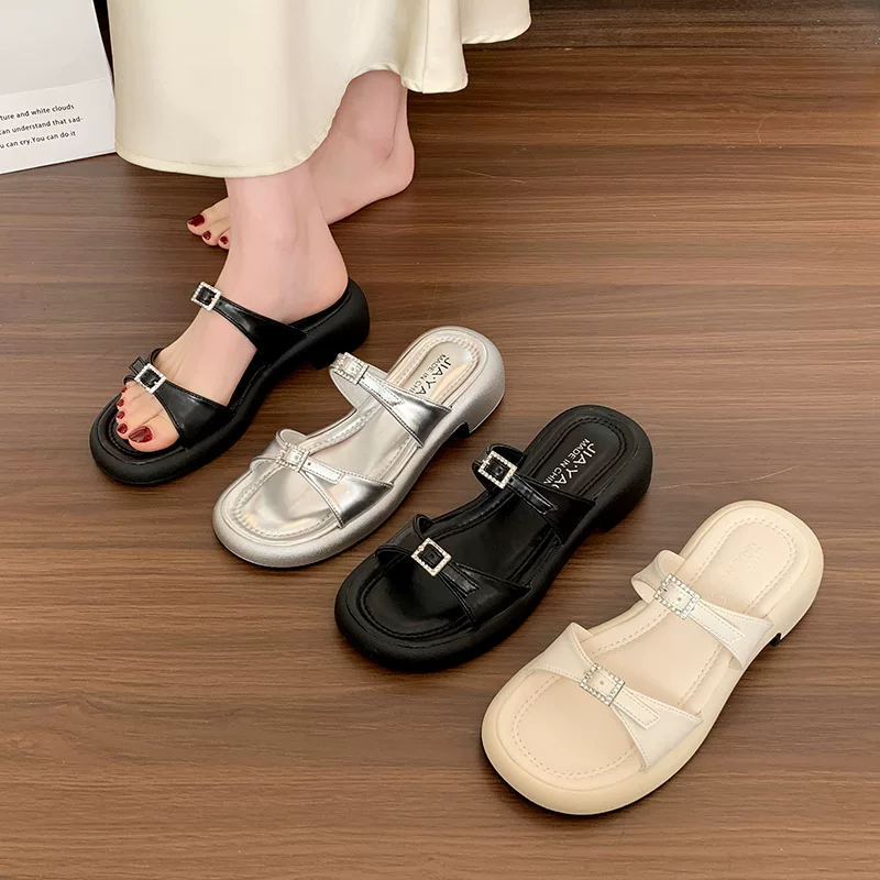 Summer fashionable beach slippers with bow
