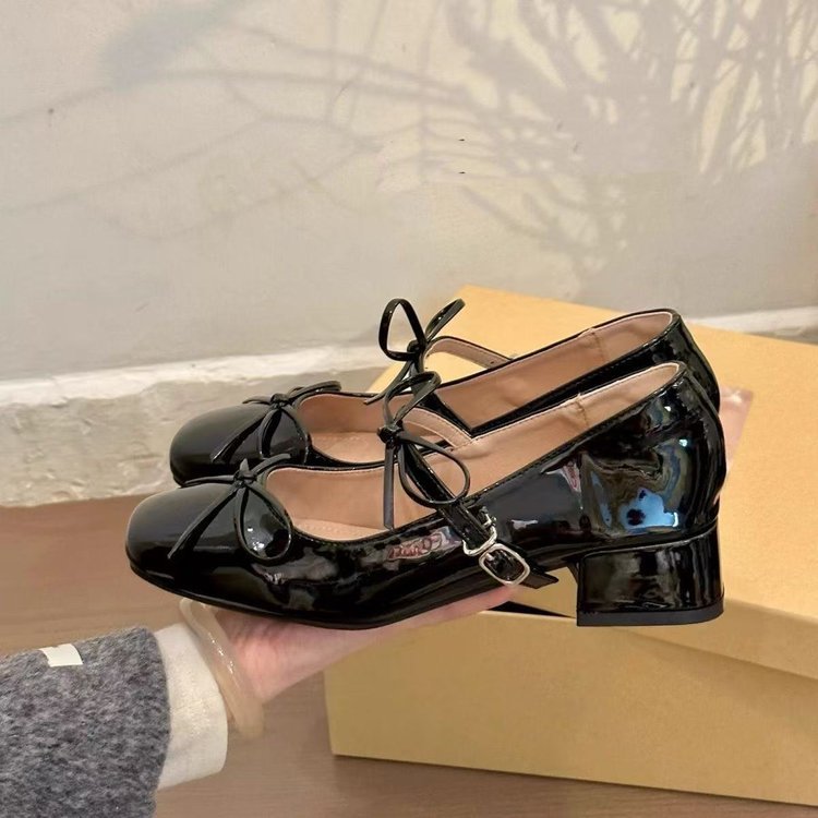 Zapatos de arco francés plateado mary-zhen primavera 2026 nueva moda versátil zapatos de cuero superficiales zapatos de cabeza cuadrada